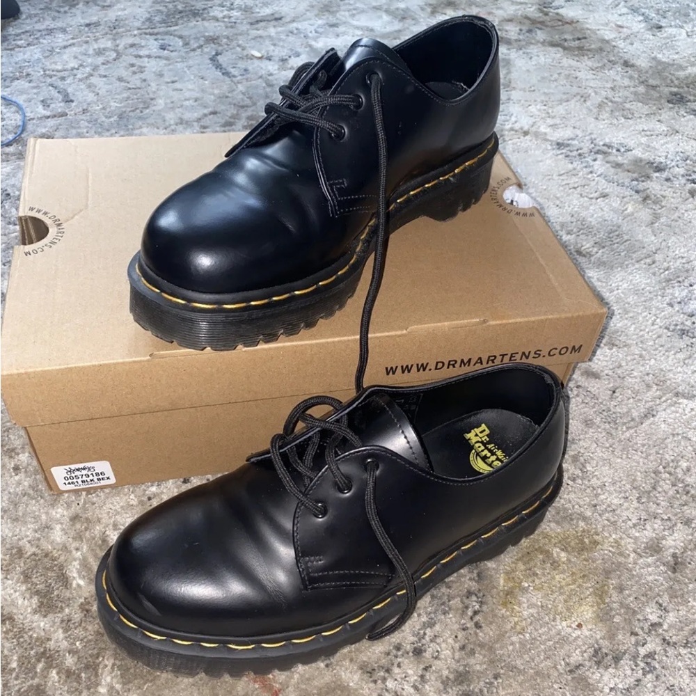 Dr Martens airware oxfords